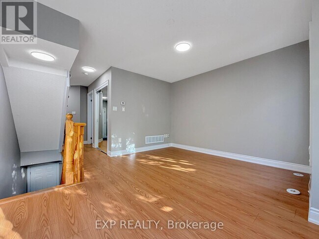 Building Photo - 11 Saddlecreek Dr
