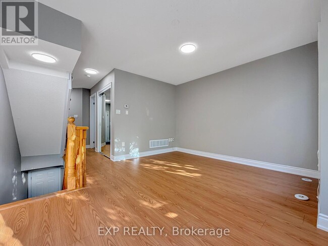 Building Photo - 11 Saddlecreek Dr