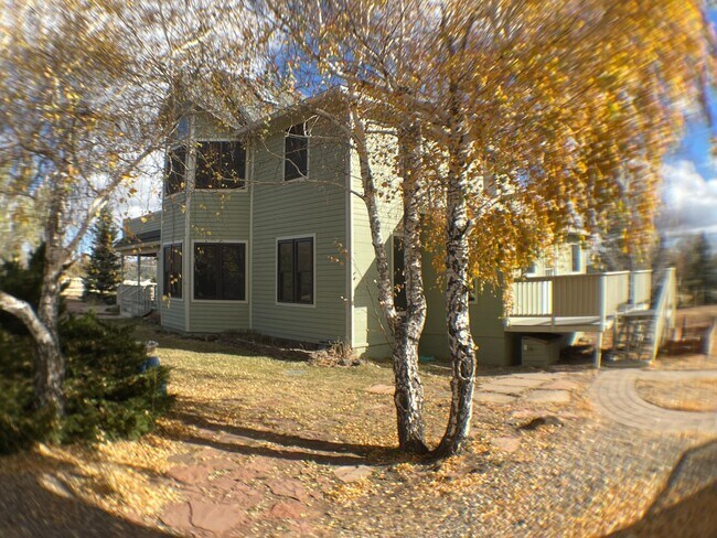 Foto del edificio - Beautiful 5 bedroom home on acreage!