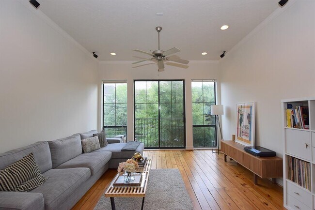 Foto del edificio - 118 McGowen St