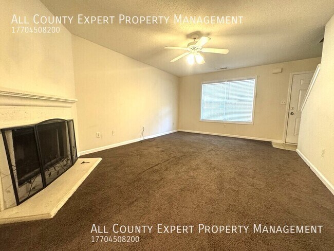 Foto del edificio - 7066 Ravenwood Ln