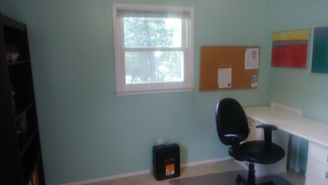 Office or queen size bedroom with closet space - 215 Hutton St