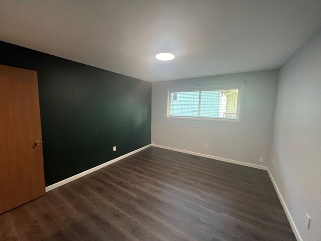 Building Photo - Spacious 4 Bedroom 2 Bath 2 Story home in ...