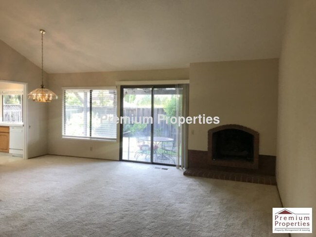 Building Photo - 609 Whippoorwill Ct
