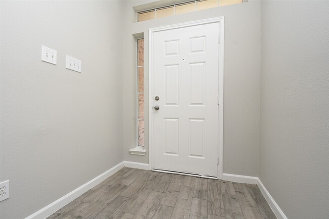 Building Photo - 21603 Falvel Lake Dr