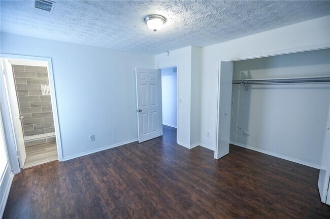 Foto del edificio - 1967 Singer Way