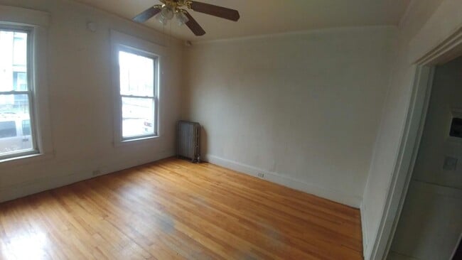 Building Photo - 461 Maple St