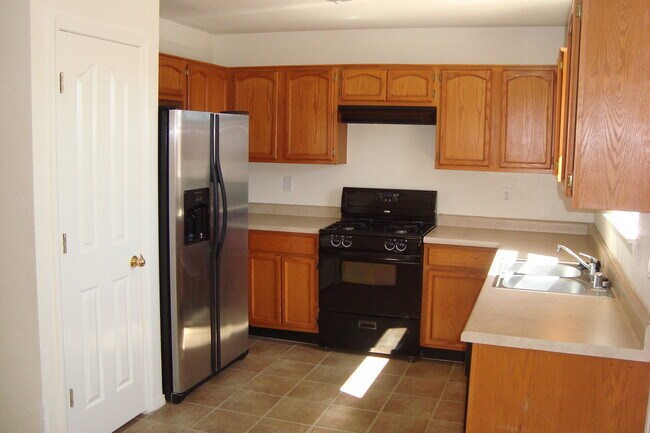 Foto del edificio - Northeast El Paso 3 Bed Refrig A/C