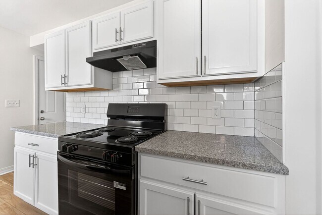 Building Photo - Newly Updated 3 Bedroom Home For Rent!