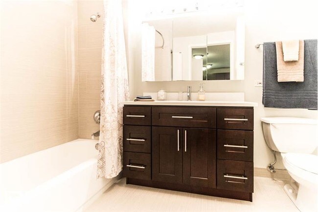 Foto del edificio - 530 N State St