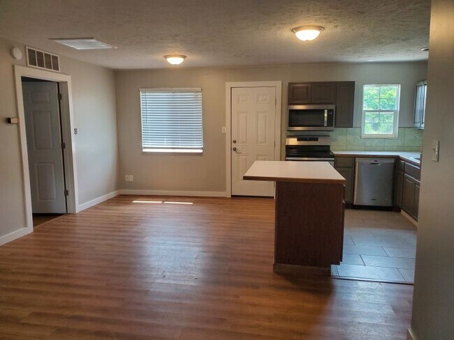 Foto del edificio - 5725 Dodge Rd