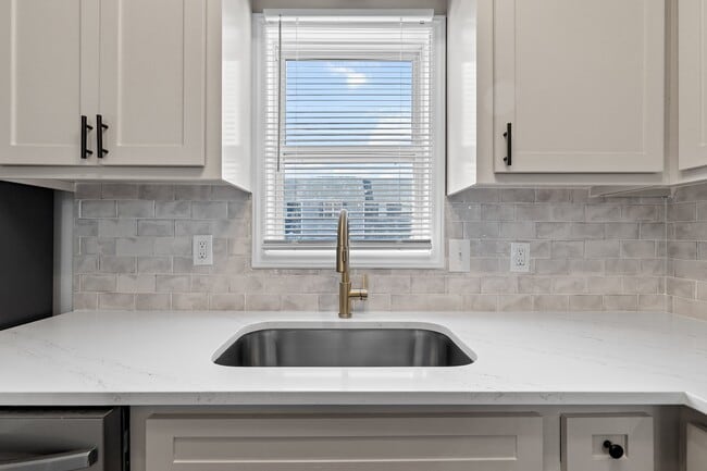 Foto del edificio - 365 E Williams St