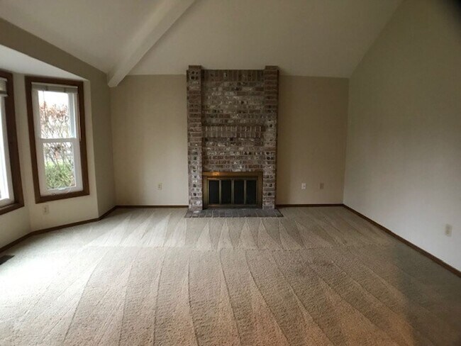 Building Photo - Beaverton Home Down The Street From Nike -...