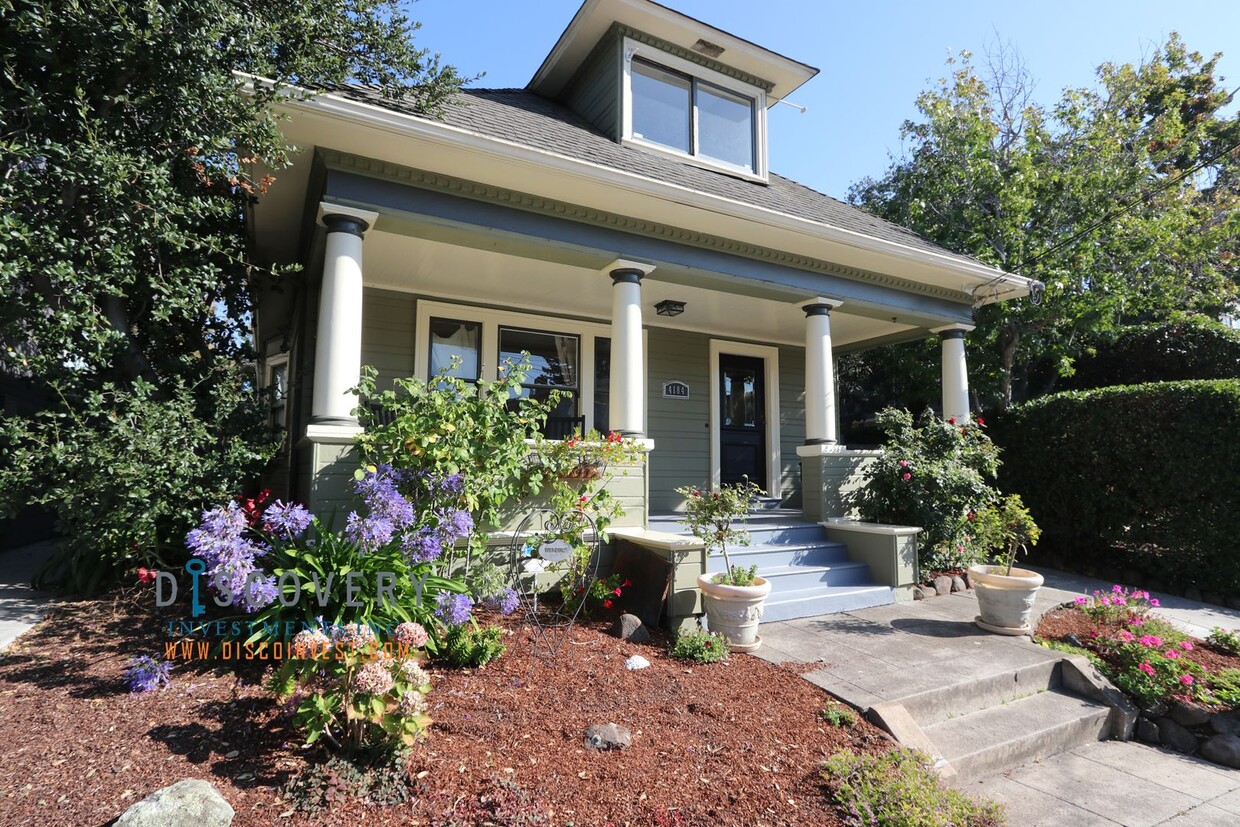Primary Photo - Craftsman Home Near Piedmont Avenue