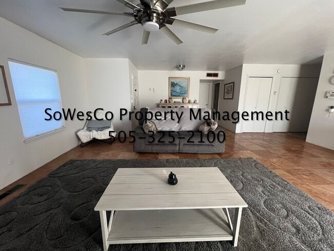 Foto del edificio - FULLY FURNISHED  3 Bedroom - Short or Long Term Available