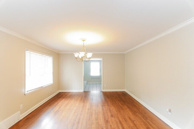 Foto del edificio - 1172 Oak Ridge Dr