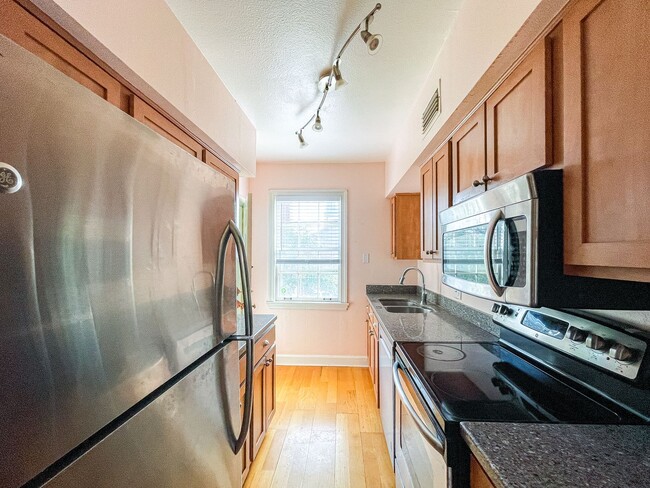 Building Photo - Charming Condo in Historic San Marco with River Views