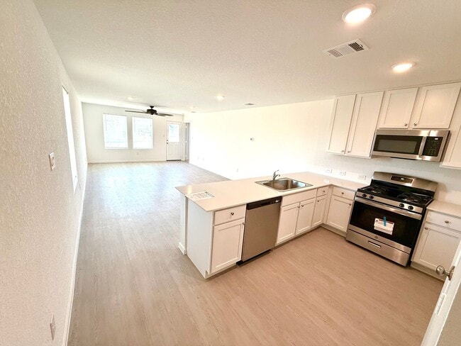 Building Photo - AVAILABLE NOW! FIRST TIME RENTAL 3 Bedroom...