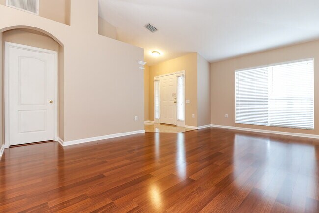 Foto del edificio - 5920 Count Turf Ln