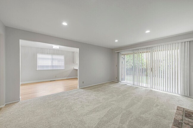 Building Photo - 960-960 Spadafore Ct