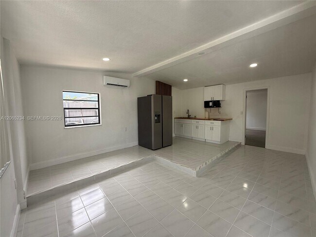 Building Photo - 8805 SW 43rd Terrace