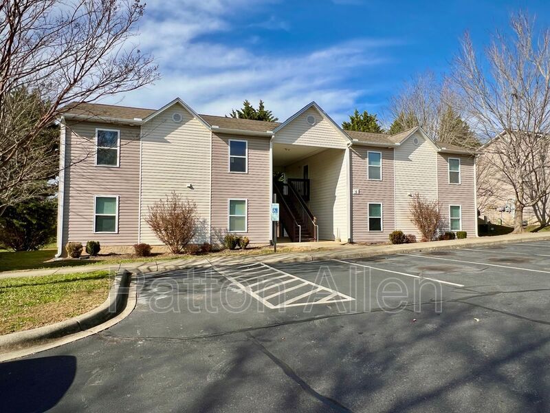 Foto principal - 4 Zell Ln