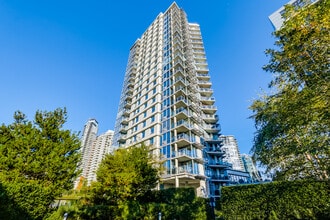 Building Photo - 638 Beach Crescent