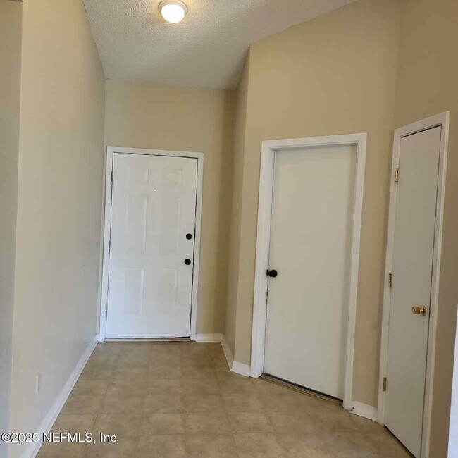 Foto del edificio - 2210 Captain Kidd Dr