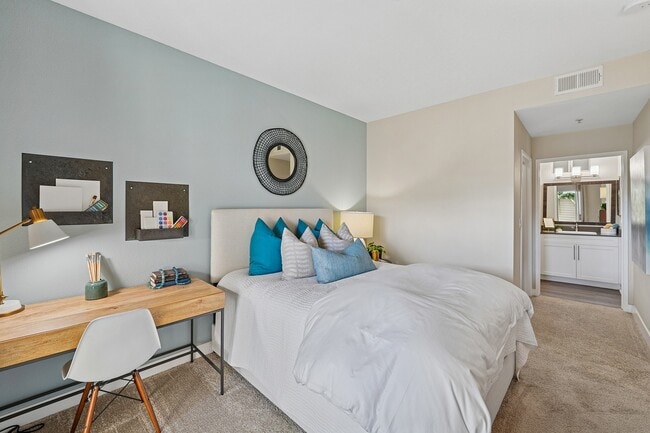 Building Photo - Park Sierra