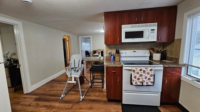 Building Photo - 539 Malden St