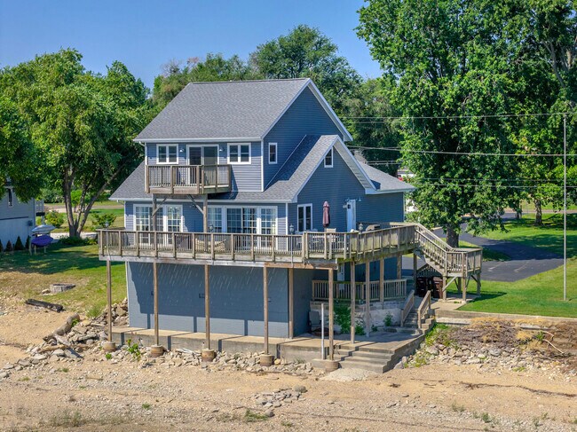 Foto del edificio - 15414 N River Beach Dr