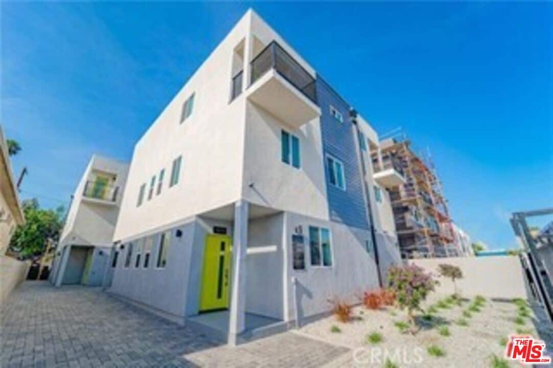 Primary Photo - 1870 W 20th St