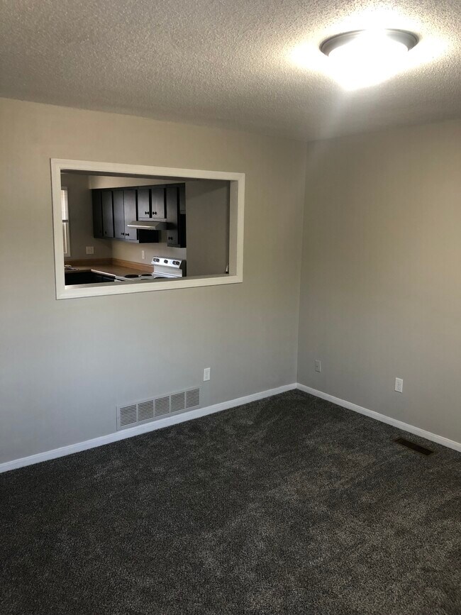 Sala de estar - 1015 Ebersole Blvd