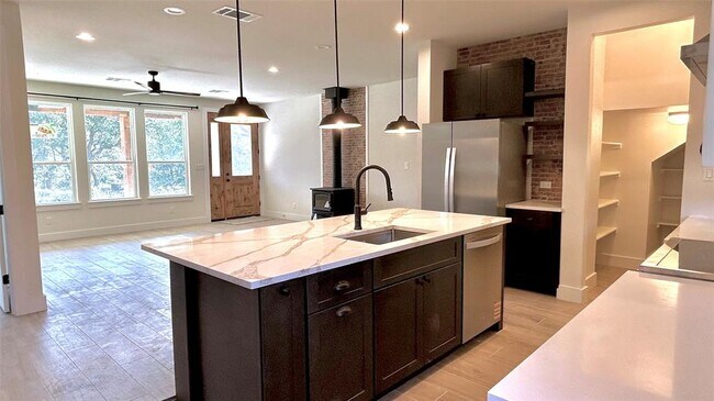 Foto del edificio - 15279 Ranch to Market Rd 150