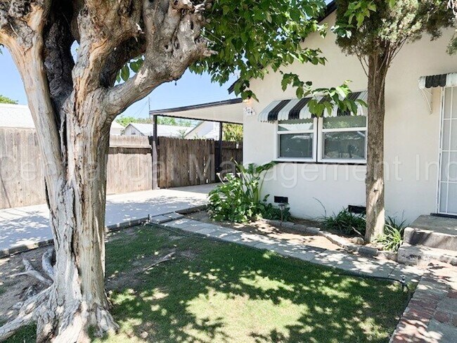 Building Photo - 2 Bedroom/1 Bath Home - $1425 Per Month!
