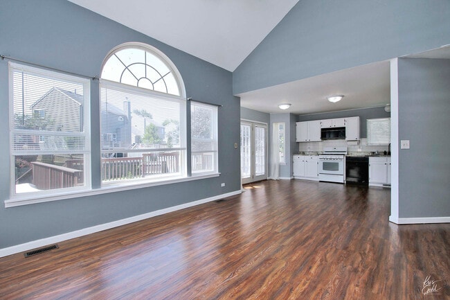 Building Photo - 9 W Dahlia Ln
