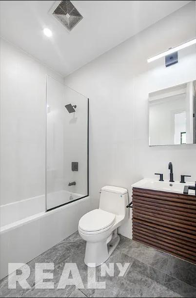 Foto del edificio - 704 Eighth Avenue