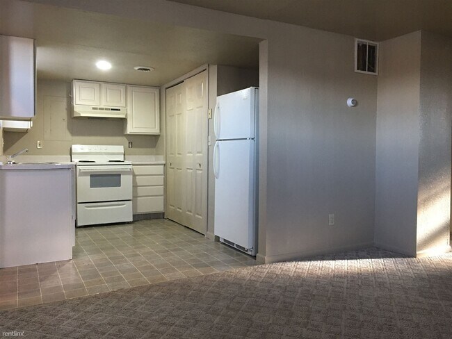 Building Photo - 2 br, 1 bath Duplex - 820 3rd Street 8201/2