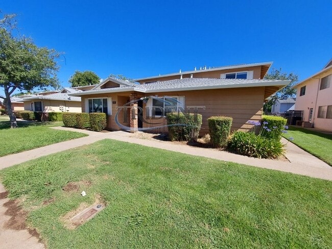 Building Photo - 2-bedroom, 1 bath condo near parks and schools