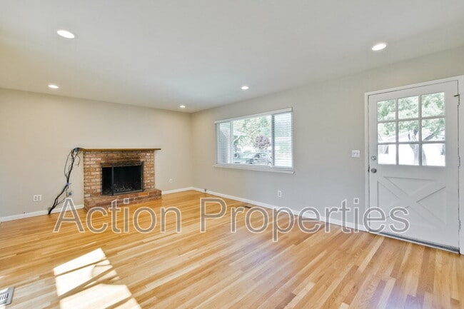 Photo - 1062 Kelly Dr House