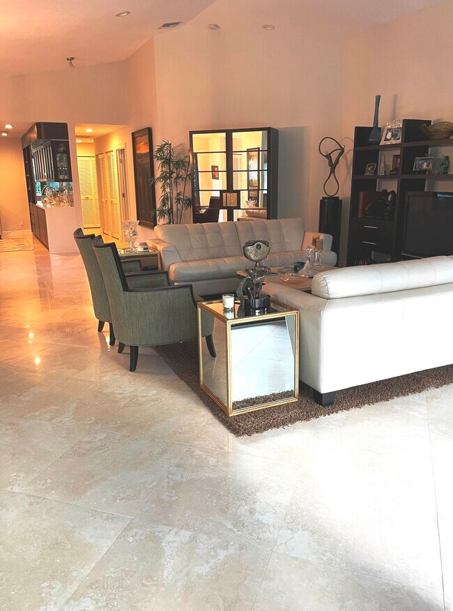 Foto del edificio - 11204 Cloverleaf Cir