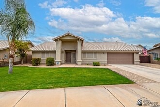 Building Photo - 2637 S 37th Dr