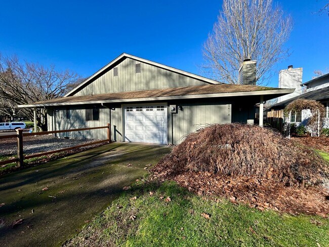 Foto del edificio - Spacious 2 bed 1 bath home!