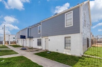 Building Photo - 4618 San Jacinto St