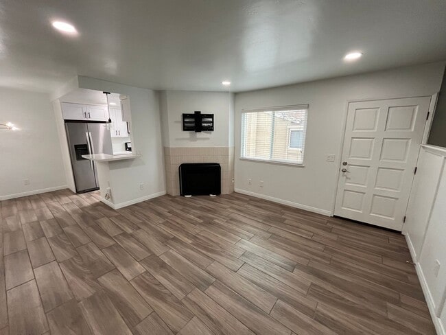 Building Photo - M76 - Rego