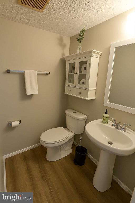 Foto del edificio - 12442 Quail Woods Dr