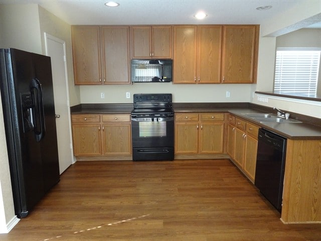 Building Photo - 16131 Branching Oaks