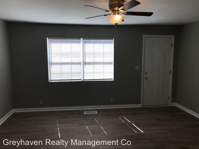 Building Photo - 405 Red Oak Dr