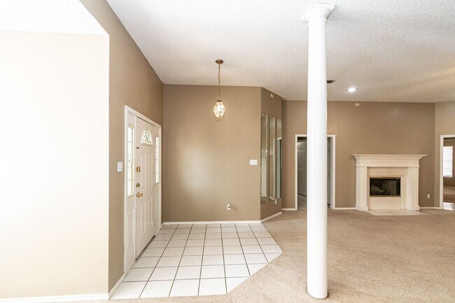 Foto del edificio - Large 3 Bedroom Home