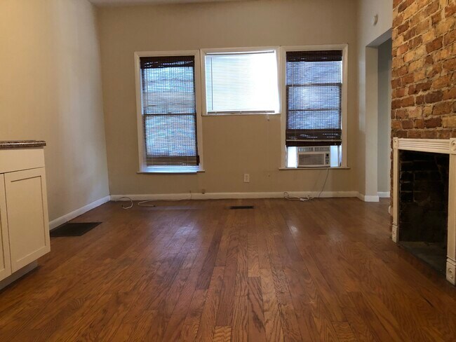 Building Photo - 214 S Cedar Ave